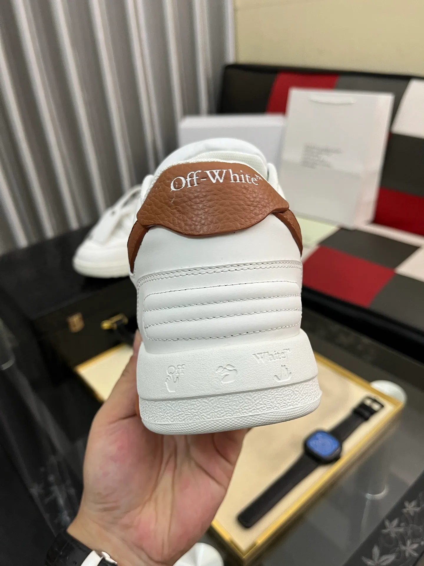 Men's shoes 💰600⌚️⌚️ OFF-White C/O VirGil Abloh fashionable and versatile casual shoes. Exclusive first release of the new model. Made of environmentally friendly cowhide leather and mesh fabric upper material. The insole is embedded with foam cushioning EVA material. The correct midsole is equipped with EVA lightweight cushioning. External tooth nail rubber outsole. The correct accessories can be customized simultaneously. Women's model: 35-40 Men's model: 39-45
